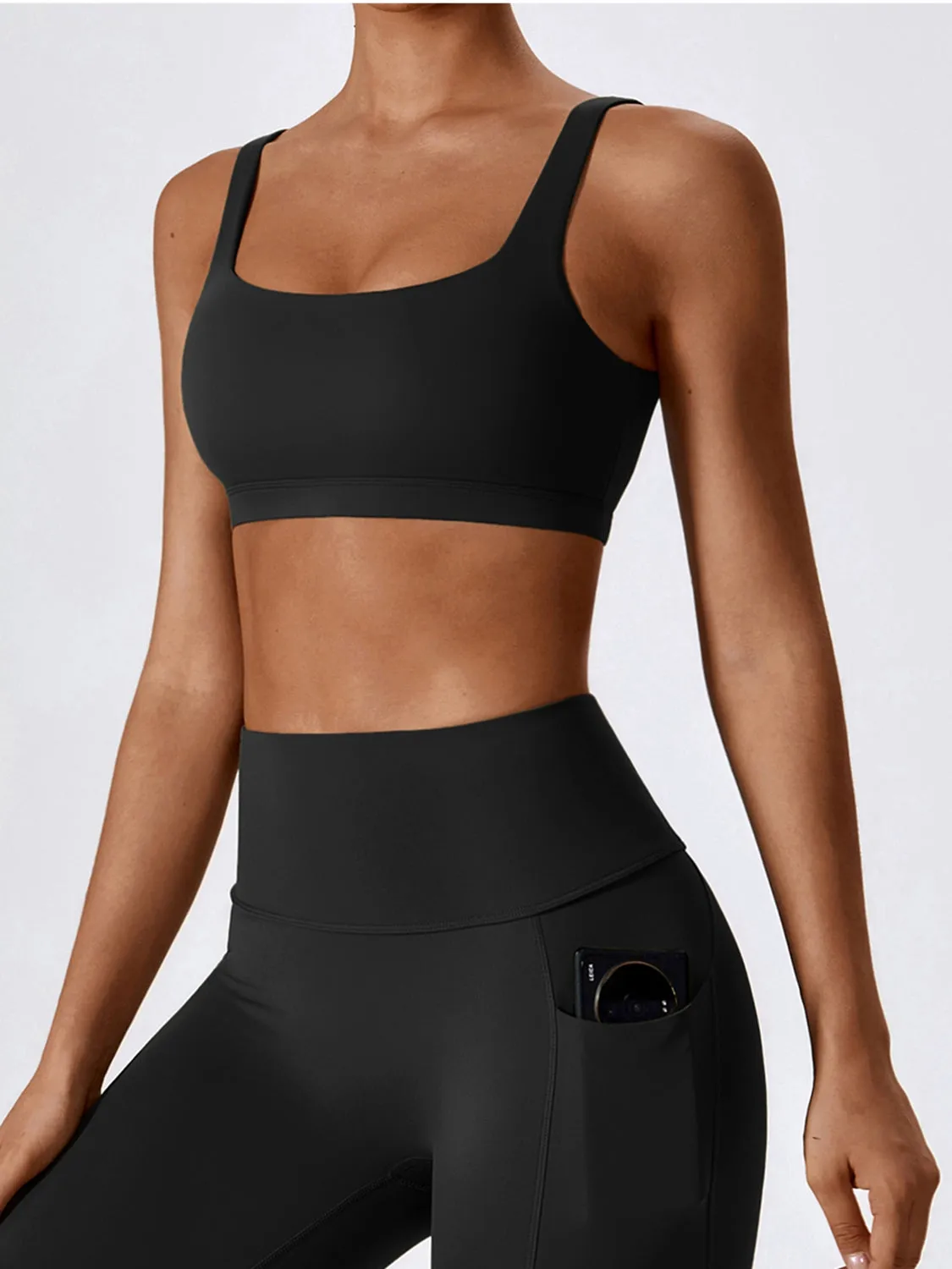 *APP EXCLUSIVE* Cutout Sports Square Neck Sports Bra