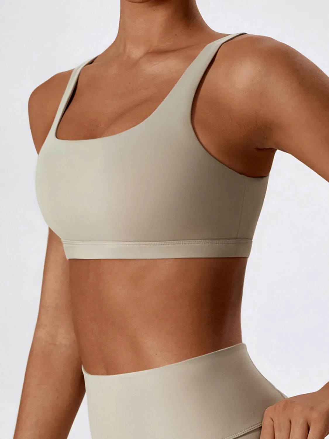 *APP EXCLUSIVE* Cutout Sports Square Neck Sports Bra